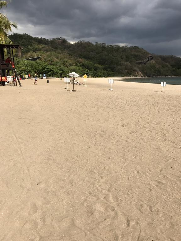Pico Beach Front Condo Насугбу Екстериор снимка